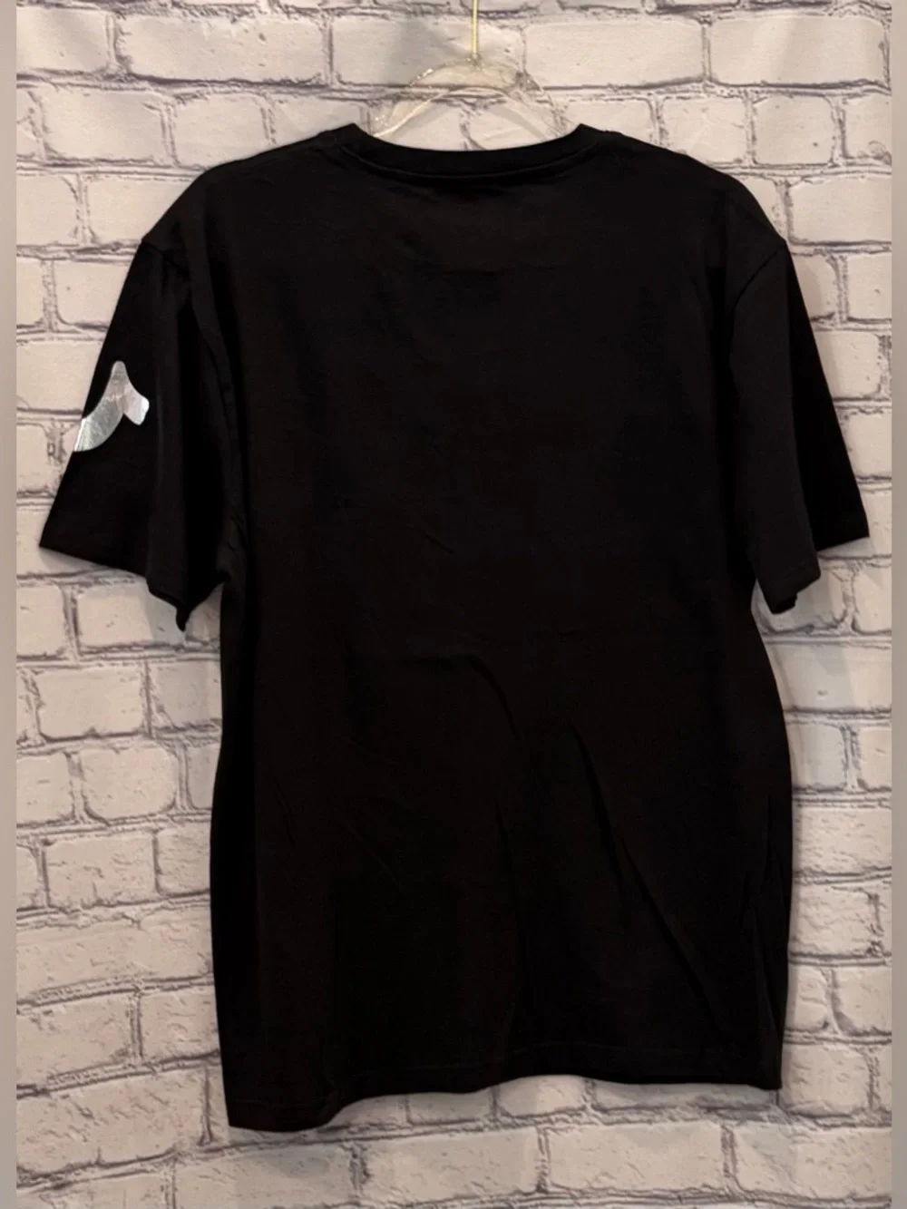 True Religion Size :L Black Short Sleeve Tee  Silver Foil Accent 100%  Cotton